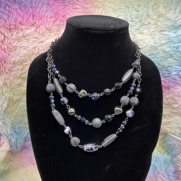 Jewelry - ➷ 5/$25 BEAUTIFUL Necklace and Earring Set Multilayered and Textured